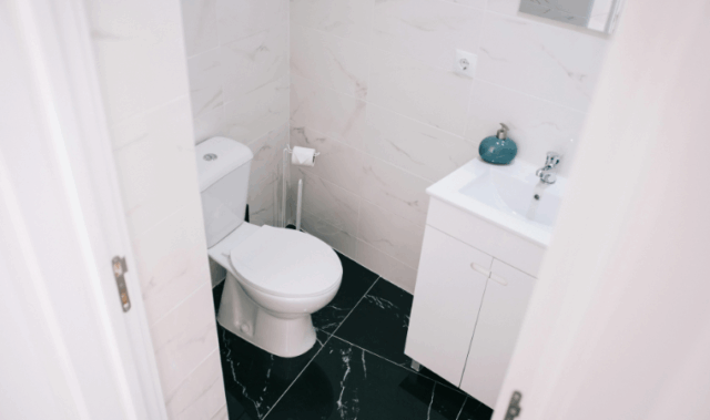 Strong Sewer Smell in Bathroom: Causes and Solutions